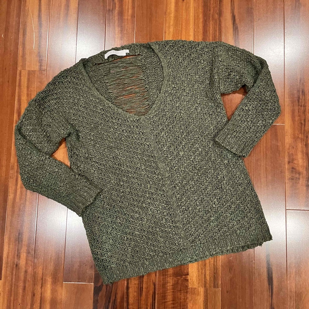 ASTR The Label Olive Green Sweater‎ V Neck Knit Long Sleeve Pullover Size Small